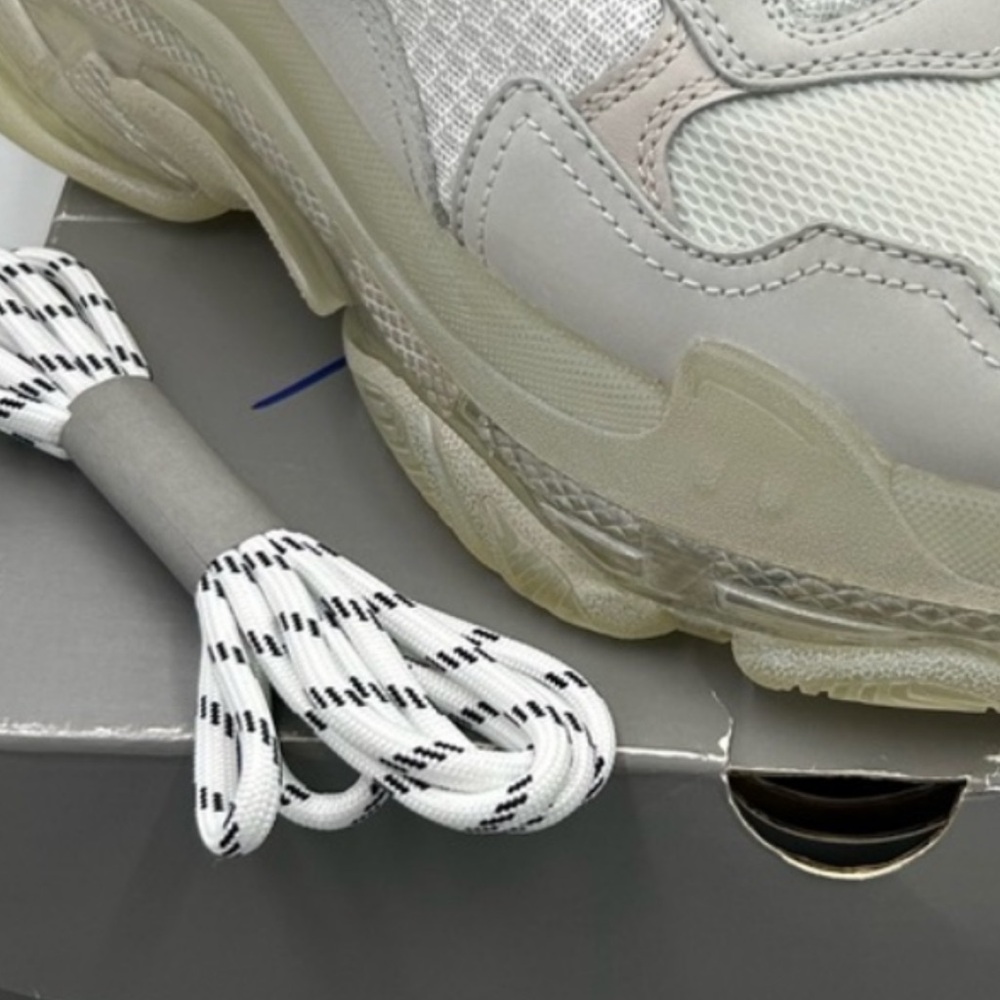 Women's Balenciaga triple S Sneakers w clear sole . Size 41 - Picture 4 of 8